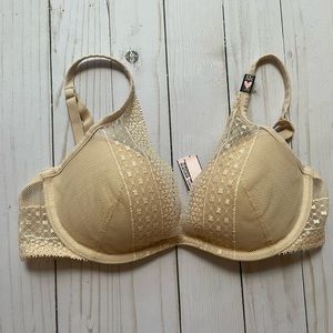 Victoria’s Secret Lace Half-Pad Plunge Bra 32C